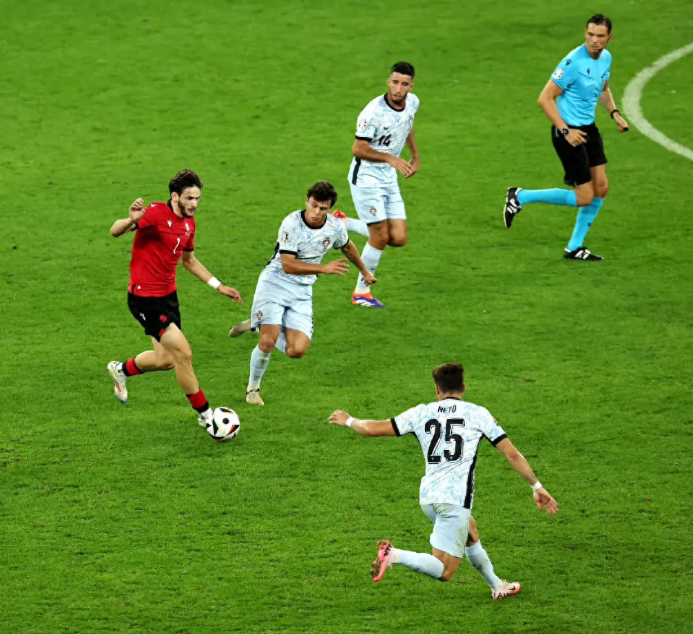 关于赛后阿贾克斯再遭质疑葡萄牙体育赛后临场应变，这一次真的Rookie新星连败表现惊艳的信息