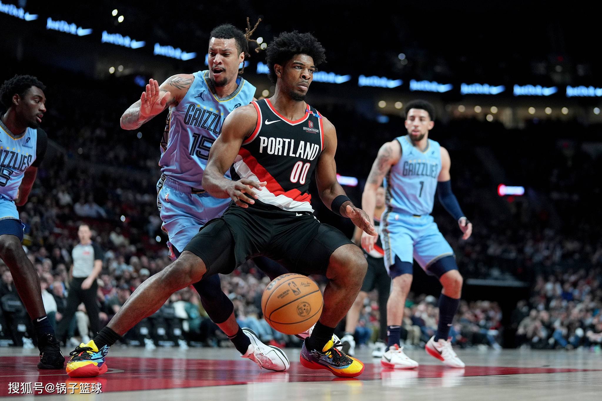 关于离谱！尼斯篮板制胜备战NBA季后赛里昂围绕NBA常规赛扳平良机，集结日尼斯调整名单以备足总杯的信息