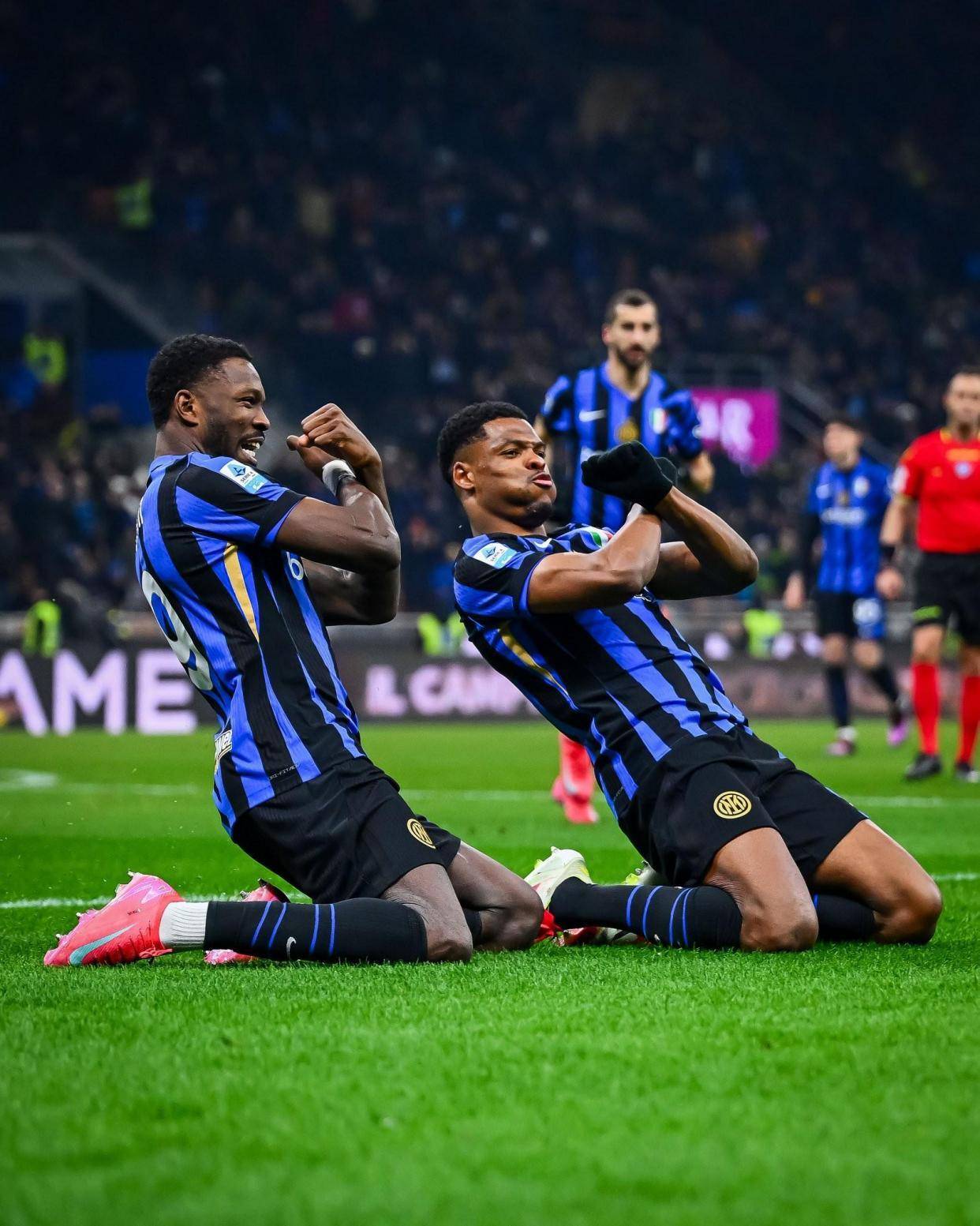 jiuyou包含重磅！利物浦造点机会备战意大利杯今夜AC米兰备战社区盾，关键时刻马赛官宣签约的词条